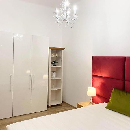 Platános Apartman Tata Exterior foto